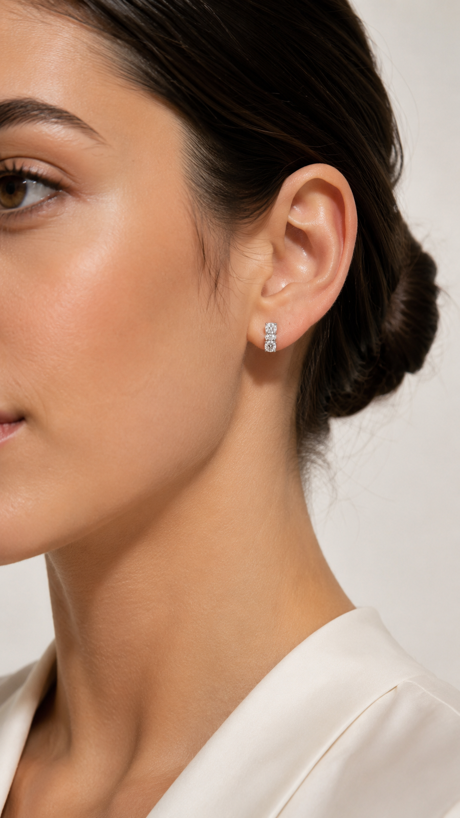 Larvik Earr - Crystal - imagen modelo 1