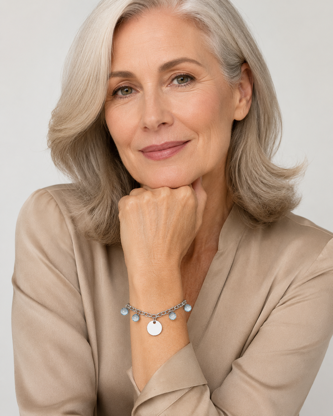 Onmia Bracelet Blue - imagen modelo 3