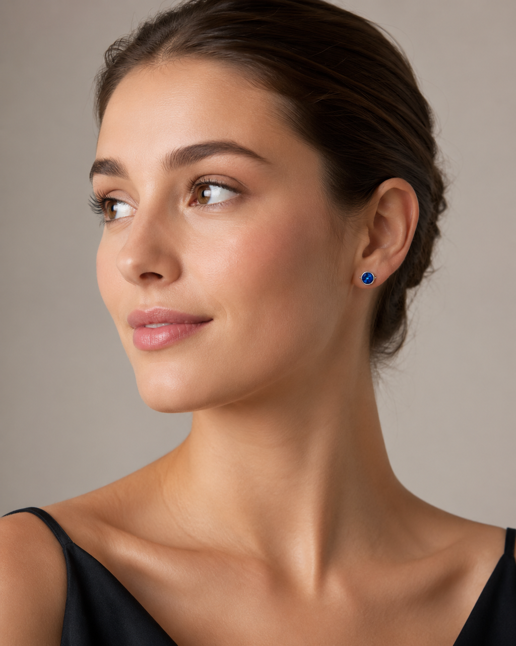 Unique Earr - B Blue - imagen modelo 1